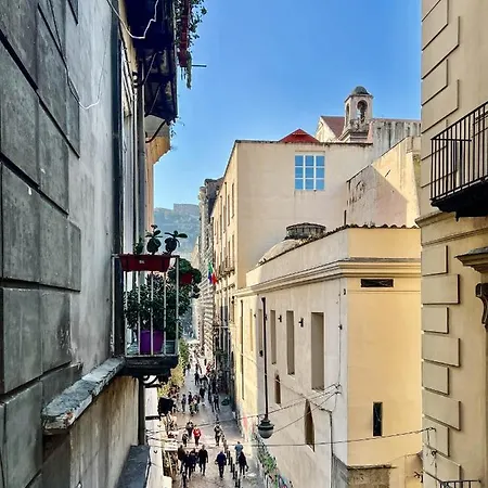 Le Scalette A Santa Chiara * Napoli