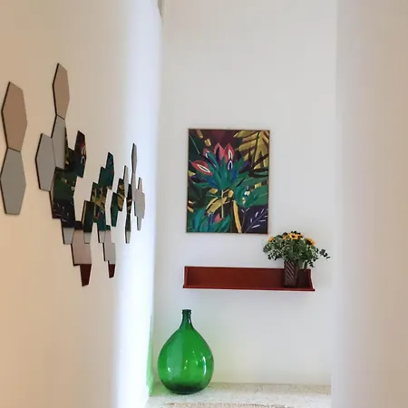 Le Scalette A Santa Chiara Naples